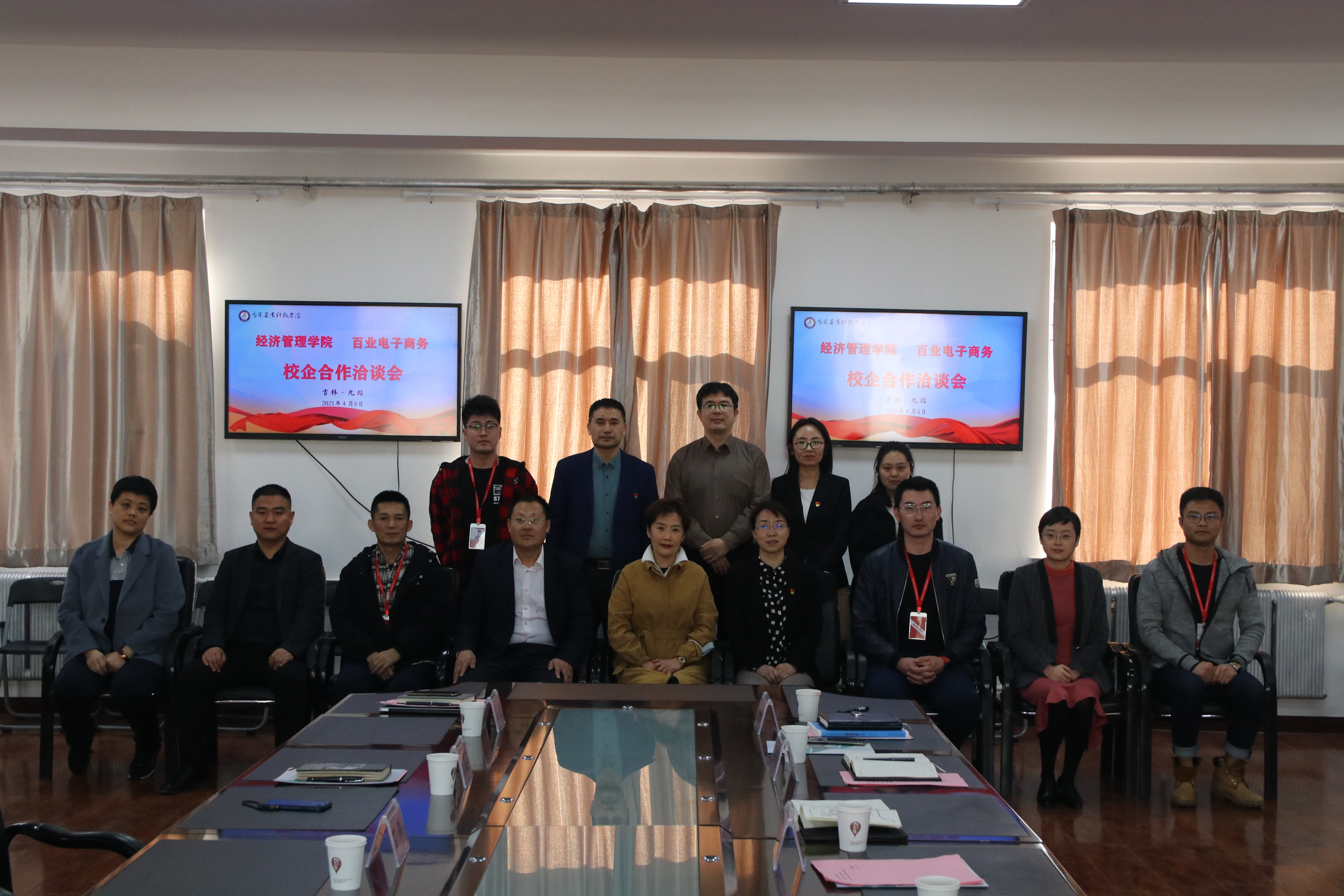 太阳集团tcy8722举办“春满江城共育英才”校企合作洽谈会